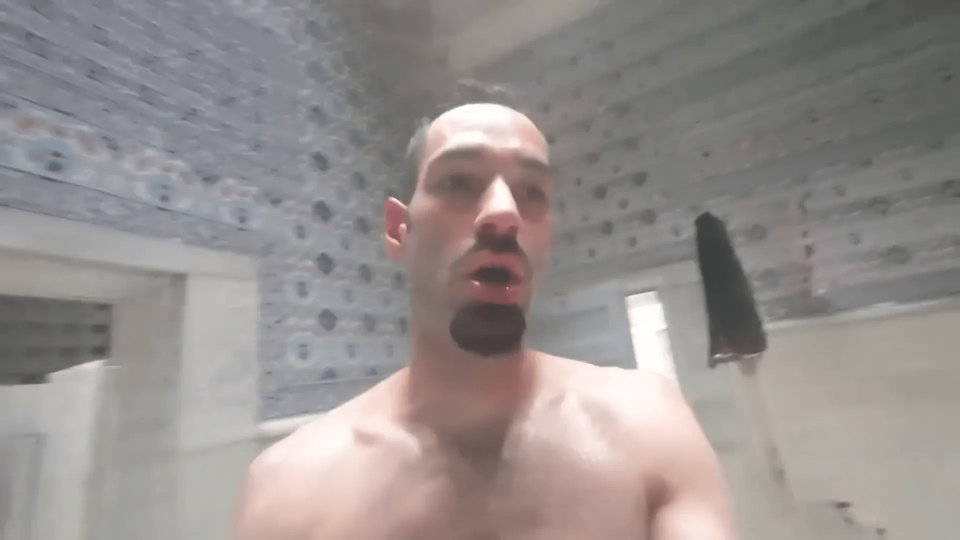 Kese ile yıkanma anı