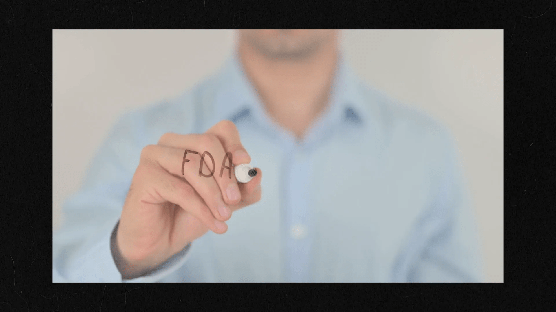 Kafa derisi masajı sırasında bir kişinin rahatlaması