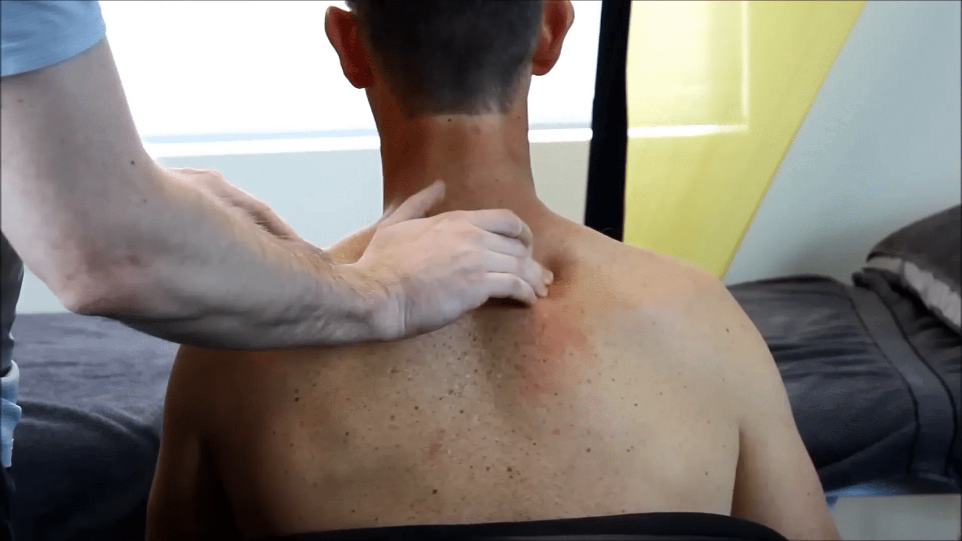 Levator scapulae kasına masaj